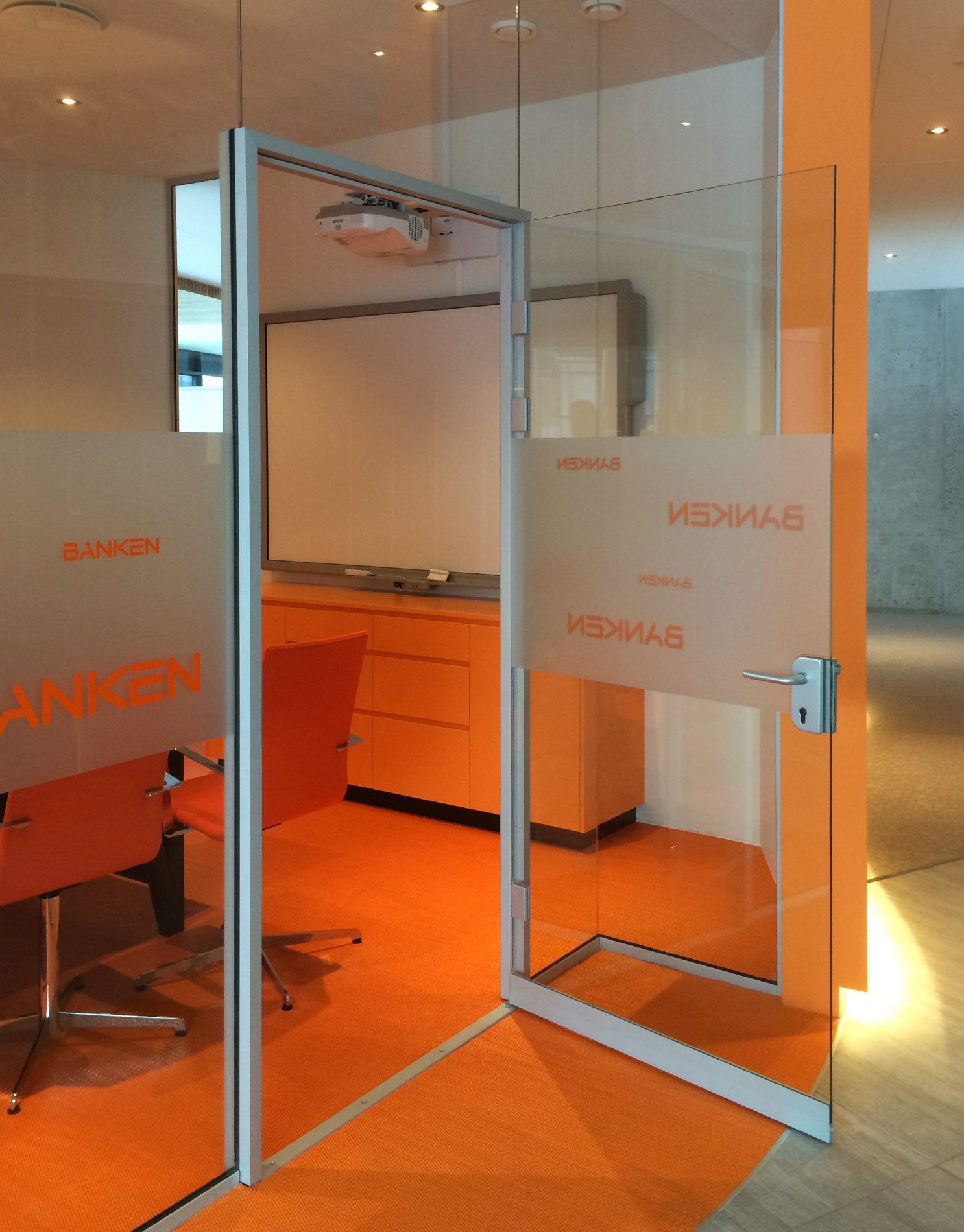 Sparebank og næringshage i Lyngdal Sparebank og næringshage i Lyngdal