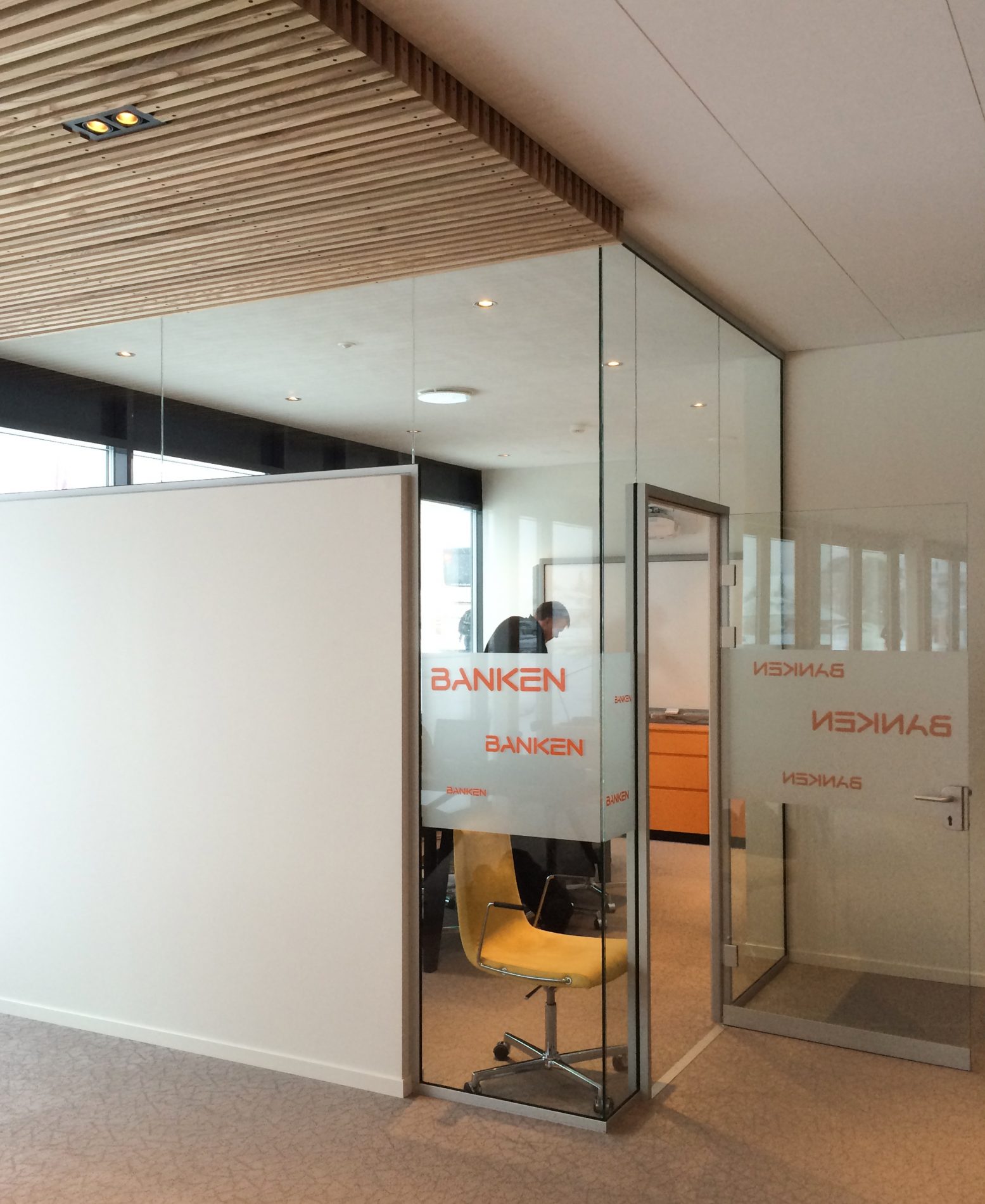 Sparebank og næringshage i Lyngdal Sparebank og næringshage i Lyngdal